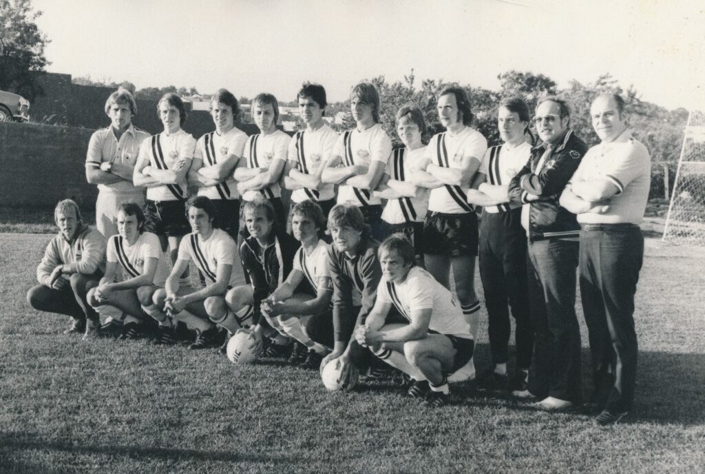 Övre raden fr.v: Janne Lundqvist, tränare, Ulf Höglund, Kent Larsson, Karsten Åkesson, Peter Schmid, Stefan Ljunggren, Robert Jacobsén, Björn ”Nalle” Hansson, Gunnar Höglund, Hasse Jansson lagledare. Nedre raden fr.v: Krister xxxx massör, Åke Samuelsson, Kenneth Appiani, Kjell Larsson, Thomas Lundgren, Göran Malmqvist, Sören Blomgren 